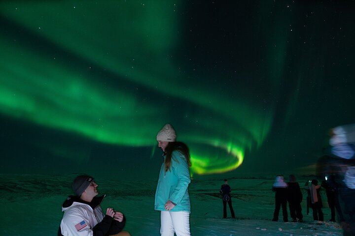 Aube boréale : excursion de groupe à Reykjavík avec un photographe dédié (2/9)