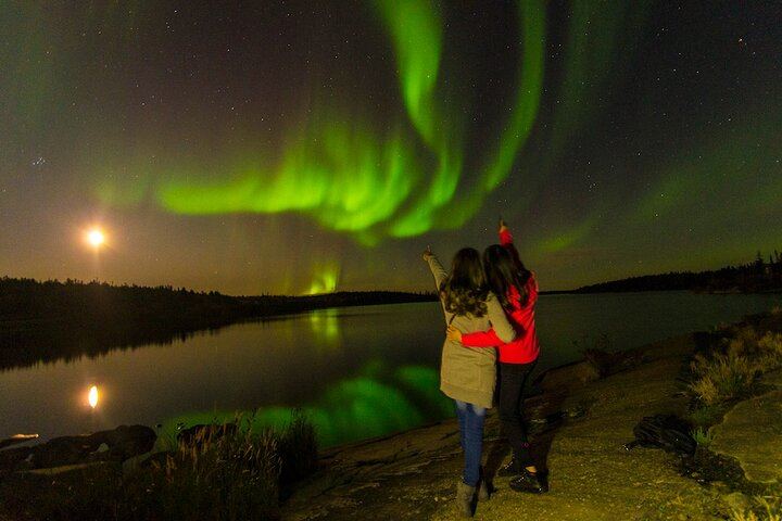 Yellowknife Aurora Tour with No Time Limit and Unlimited Photos (2/3)