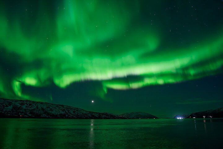 Tromso Northern Lights Tour with Viewing Guarantee and Unlimited Mileage (12/12)