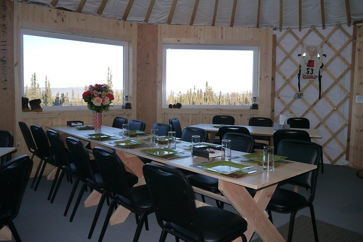 Observation des aurores boréales avec une promenade en traîneau à chiens et un dîner typique de l'Alaska (3/5)