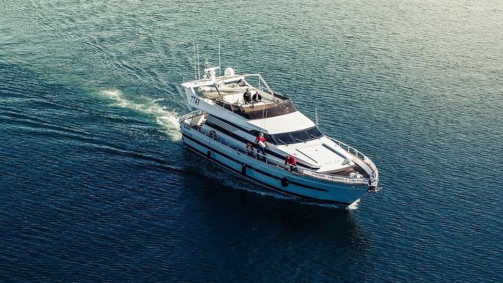 Croisière à bord du yacht Harpa (capacité maximale de 35 personnes) pour observer les aurores boréales, au départ de Reykjavik (2/12)