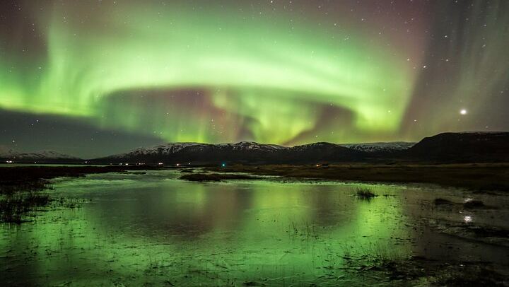 Northern Lights Minibus Hunt from Akureyri with a Local Guide
