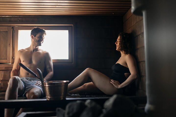 Private Arctic Forest Sauna and Jacuzzi with Northern Lights and BBQ (4/4)
