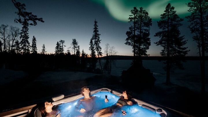 Private Arctic Forest Sauna and Jacuzzi with Northern Lights and BBQ