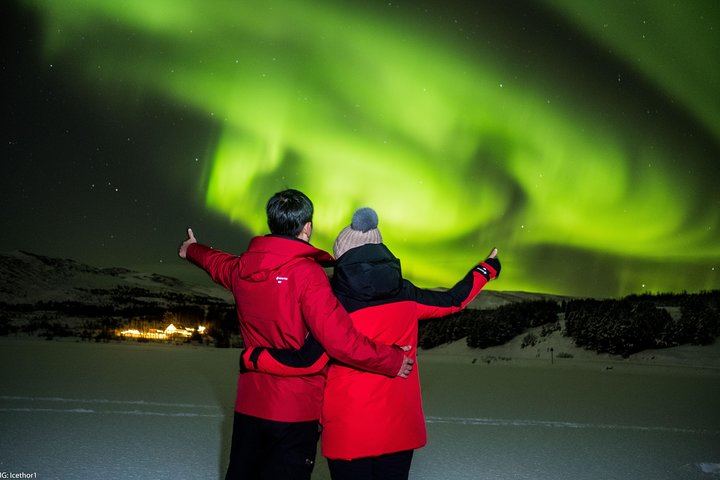 Chasse aux aurores en minibus avec photographe professionnel (6/12)