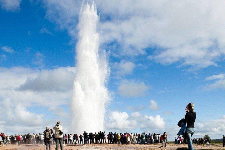 Golden Circle and Northern Lights Small Group Tour from Reykjavík, 11 Hours (2/12)