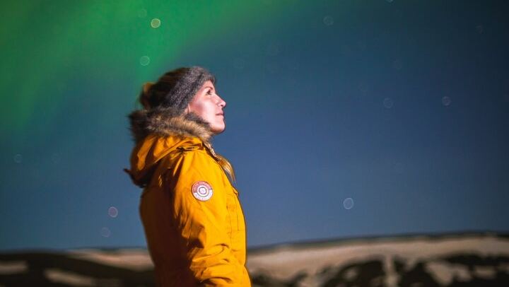 Reykjavík Northern Lights Minibus Hunt with Blankets, Cocoa and Free Photos