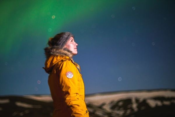 Reykjavík Northern Lights Minibus Hunt with Blankets, Cocoa and Free Photos