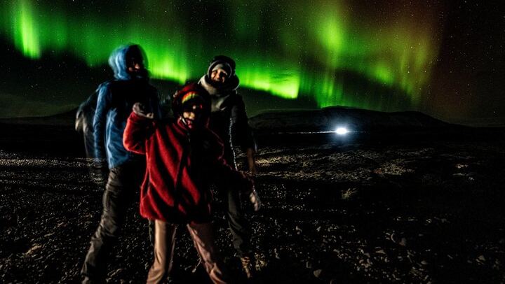 Busreise von Reykjavík zur Beobachtung des Nordlichts mit WLAN, Toilette und heißer Schokolade (2/9)