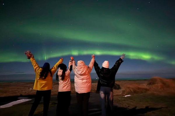 Reykjavík Small Group Northern Lights Hunt with Local Hunters, Max 16