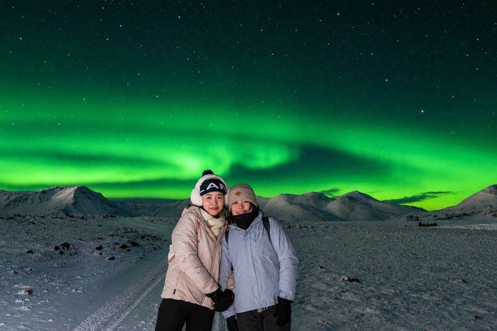 Reykjavík Northern Lights Bus Tour with Hot Chocolate and Dynamic Routing (8/12)
