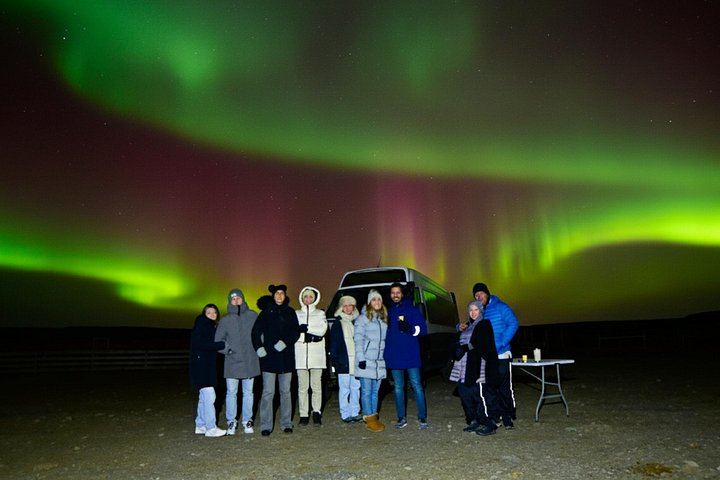 Reykjavík Northern Lights Bus Tour with Hot Chocolate and Dynamic Routing (9/12)