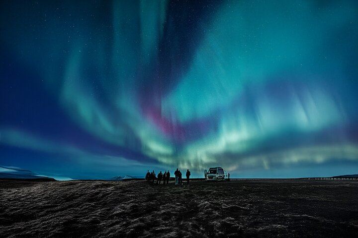 Private Reykjavik Northern Lights Tour with a Professional Photographer (4/12)