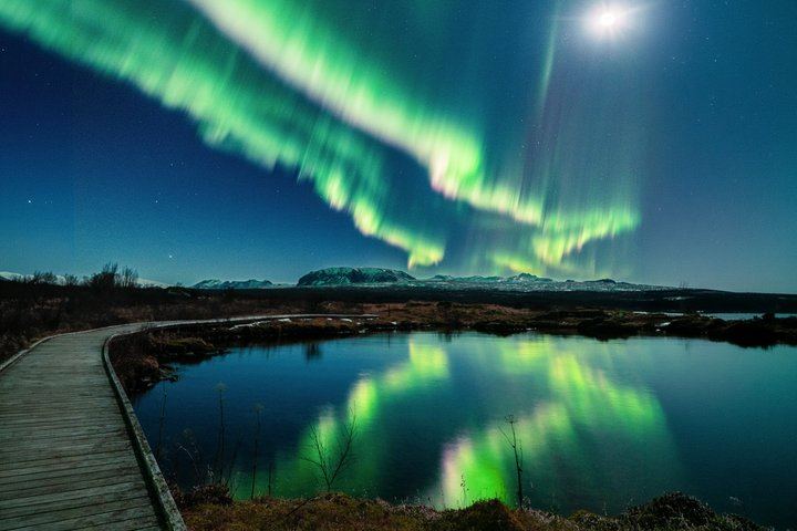 Private Reykjavik Northern Lights Tour with a Professional Photographer (2/12)