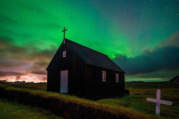 Chasse aux aurores à Reykjavík, avec photos professionnelles et accessoires vikings (4/12)