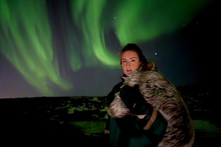Chasse aux aurores à Reykjavík, avec photos professionnelles et accessoires vikings (3/12)