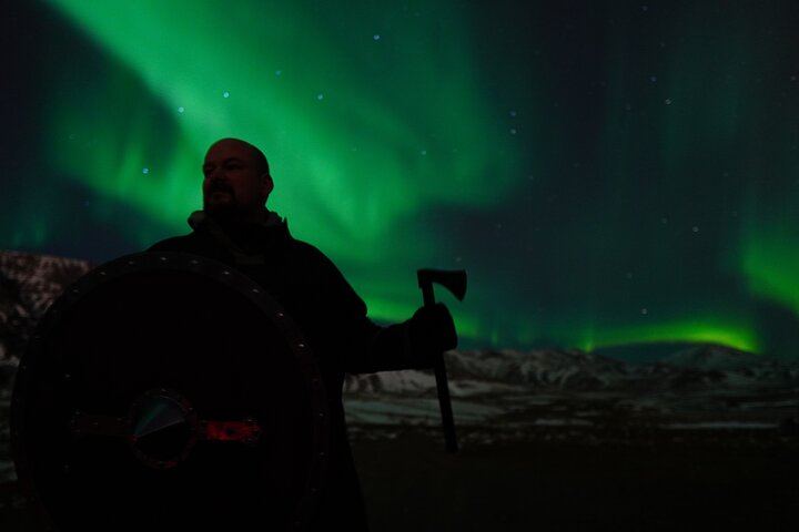 Chasse aux aurores à Reykjavík, avec photos professionnelles et accessoires vikings (7/12)