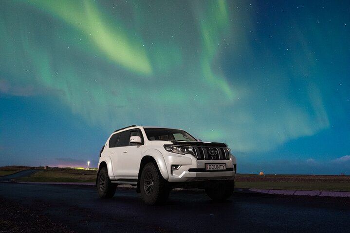 Reykjavik Private Northern Lights Tour with a Professional Photographer (5/12)
