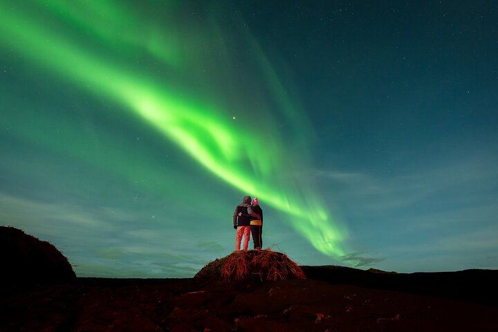 Reykjavik Private Northern Lights Tour with a Professional Photographer (3/12)