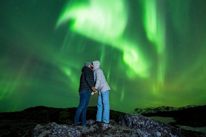 Reykjavik Private Northern Lights Tour with a Professional Photographer (8/12)
