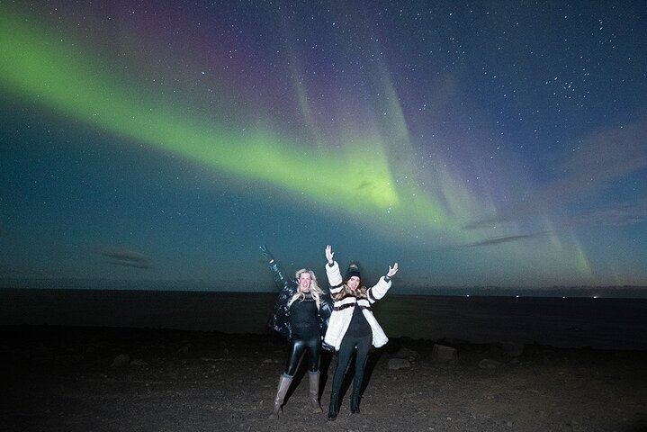 Reykjavik Private Northern Lights Tour with a Professional Photographer (10/12)