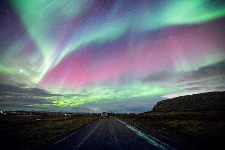Reykjavik Private Northern Lights Tour with a Professional Photographer (11/12)