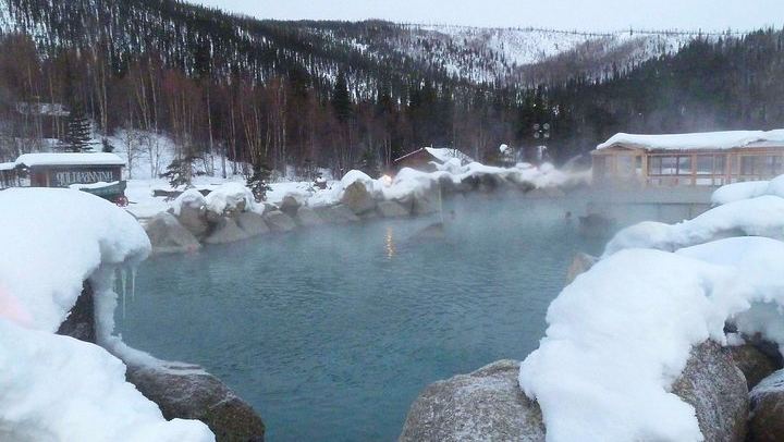 Chena Hot Springs and Northern Lights Night Tour from Fairbanks (1/6)