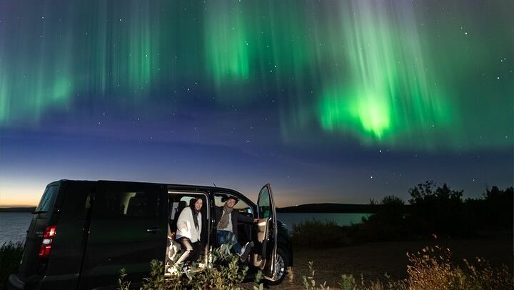 Small Group Northern Lights Hunt from Rovaniemi with Pro Photos and Video