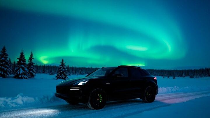 Private Aurora Chase from Rovaniemi by Luxury SUV, No Distance Limit (3/11)