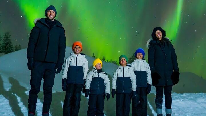 Rovaniemi Northern Lights Coach Hunt with Thermal Overalls, 4 to 6 Hours