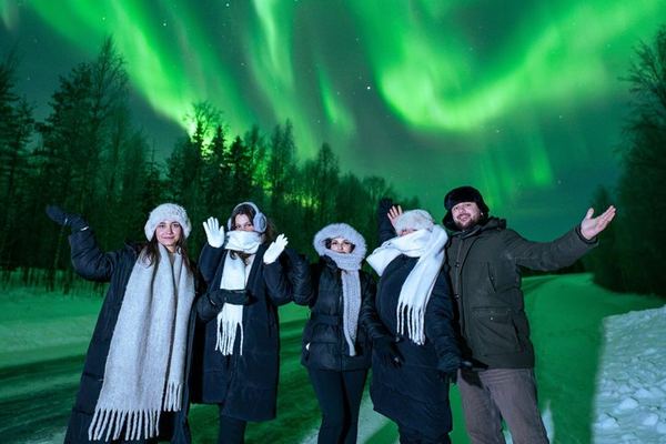Aurora Hunt from Rovaniemi with a Professional Photographer
