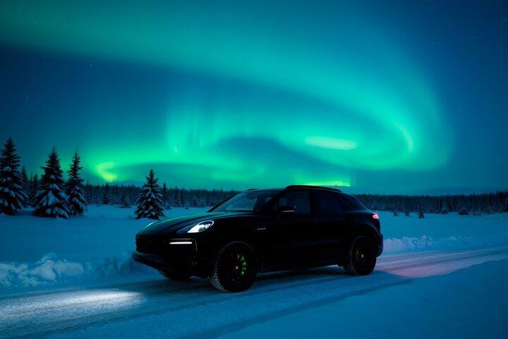 Private Aurora Chase from Rovaniemi by Luxury SUV, No Distance Limit (3/11)