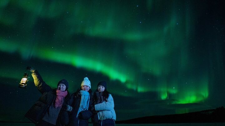 Private Unlimited Range Northern Lights Hunt from Rovaniemi by VIP Van