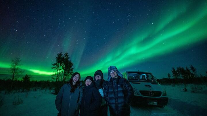 Private Unlimited Range Northern Lights Hunt from Rovaniemi by VIP Van (4/12)
