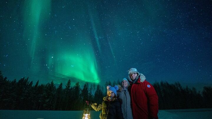 Private Unlimited Range Northern Lights Hunt from Rovaniemi by VIP Van (2/12)