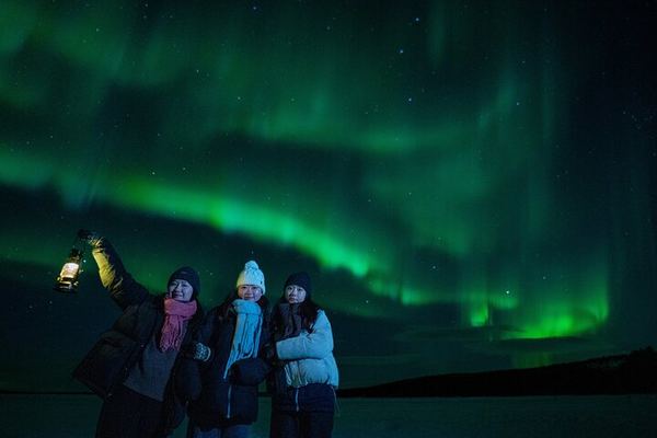 Private Unlimited Range Northern Lights Hunt from Rovaniemi by VIP Van