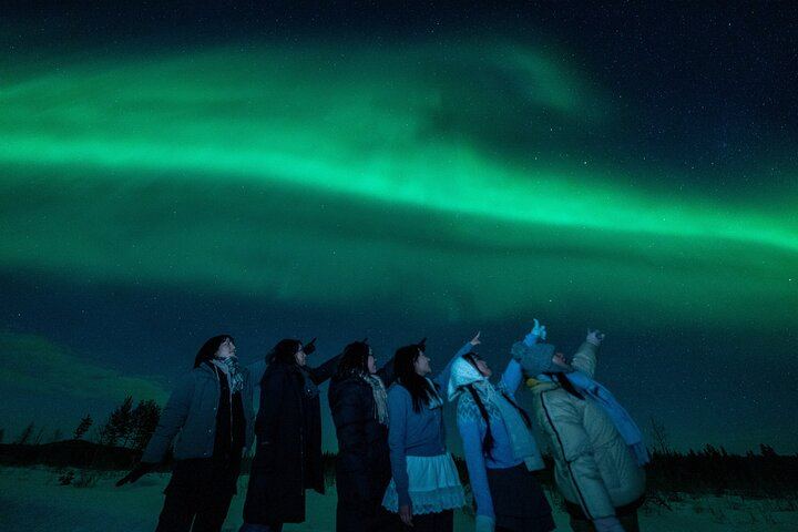 Private Unlimited Range Northern Lights Hunt from Rovaniemi by VIP Van (1/12)