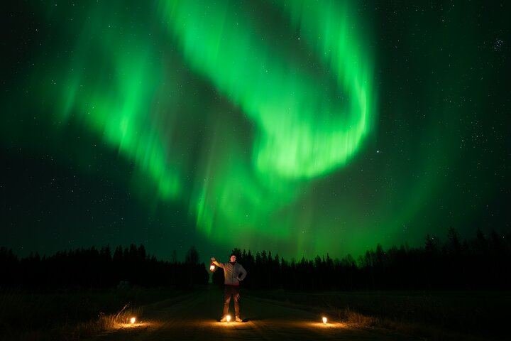 Private Unlimited Range Northern Lights Hunt from Rovaniemi by VIP Van (6/12)