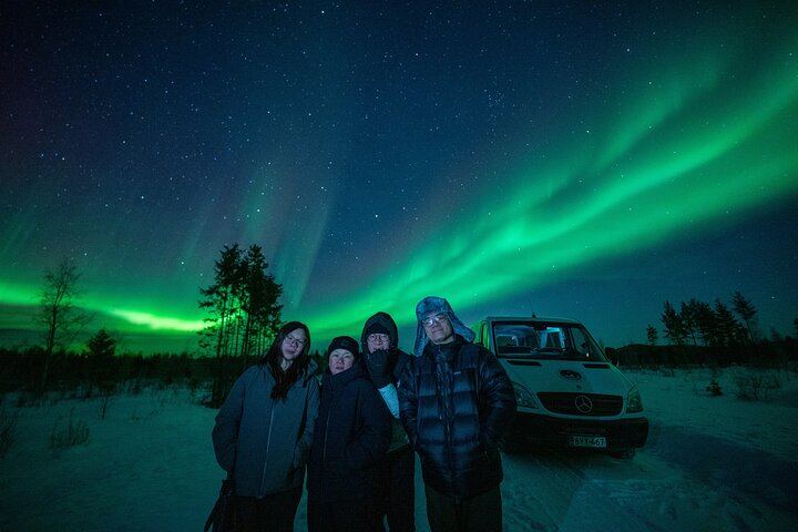 Private Unlimited Range Northern Lights Hunt from Rovaniemi by VIP Van (4/12)