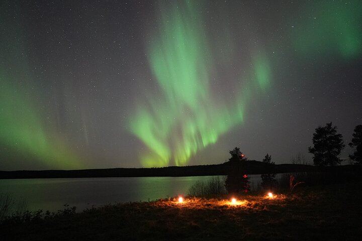 Private Unlimited Range Northern Lights Hunt from Rovaniemi by VIP Van (12/12)