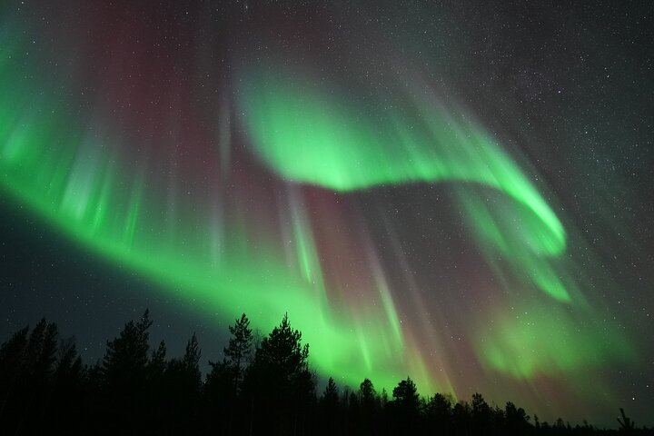 Private Unlimited Range Northern Lights Hunt from Rovaniemi by VIP Van (10/12)