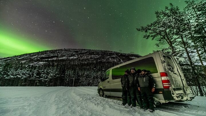 Small Northern Lights Tour, Max 8 Guests, with Pickup and RAW Photos (3/12)