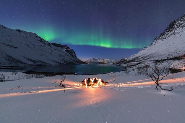 Small Group Quest for the Northern Lights in Tromso by 4x4 Van