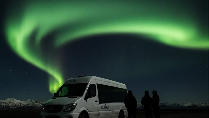 Small Group Northern Lights Tour by Sprinter Minibus from Reykjavík
