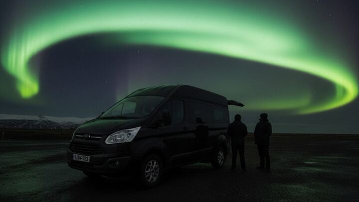 Small Group Northern Lights Tour by Sprinter Minibus from Reykjavík (1/12)