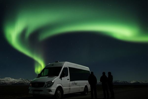 Small Group Northern Lights Tour by Sprinter Minibus from Reykjavík