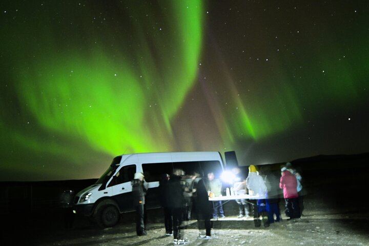 Small Group Northern Lights Tour by Sprinter Minibus from Reykjavík (6/12)
