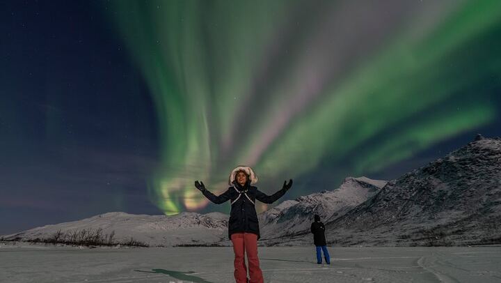 Small Group Tromso Northern Lights Chase with Photos and Dinner (4/12)