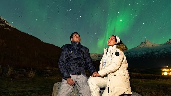 Small Group Tromso Northern Lights Chase with Photos and Dinner (1/12)