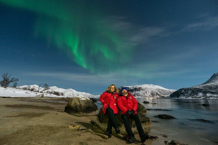 Small Group Tromso Northern Lights Chase with Photos and Dinner (10/12)